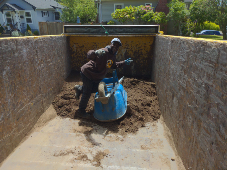 eattle Rubbish Removal crew and truck handling trash removal
